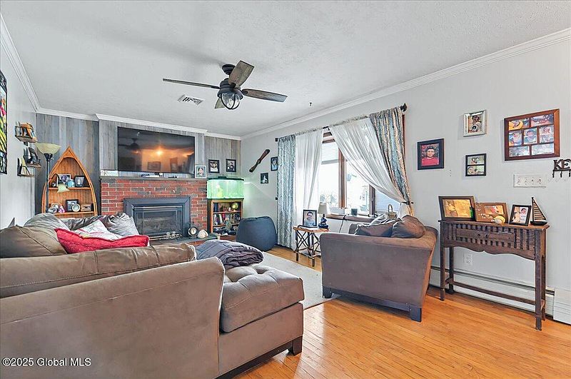 3rd image of 297 Speigletown Road