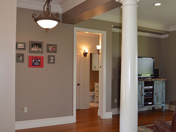 4th image of 11405 Twin Oaks Cir