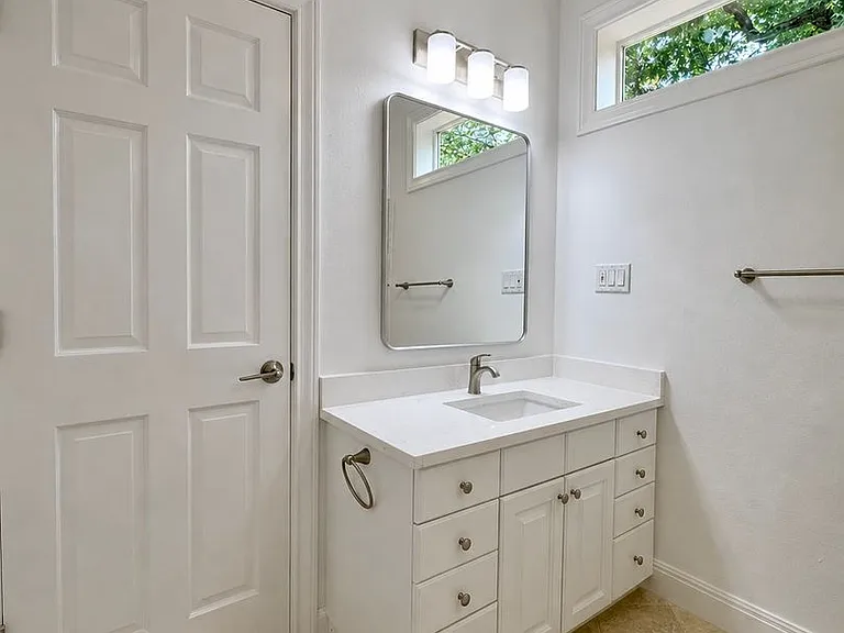 804 E Dean Keeton St — Photo 25