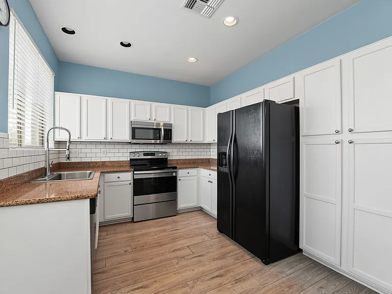 1886 E Don Carlos Ave #139 — Photo 13