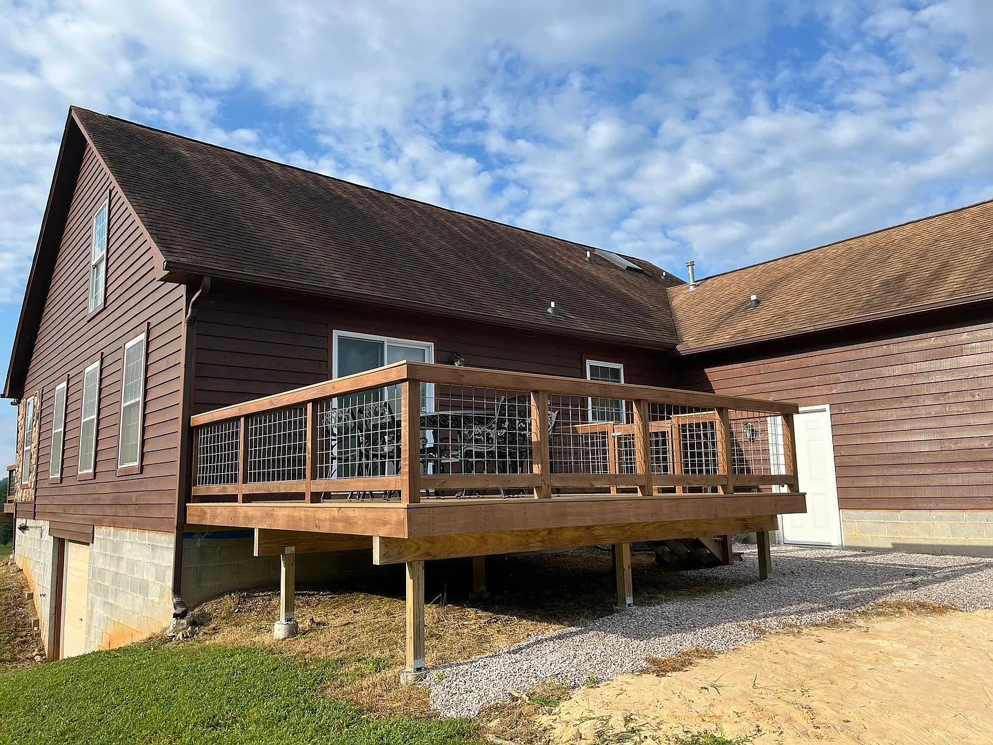3 bed, 2.0 bath, 1944 sqft, $2,300 — Photo 3