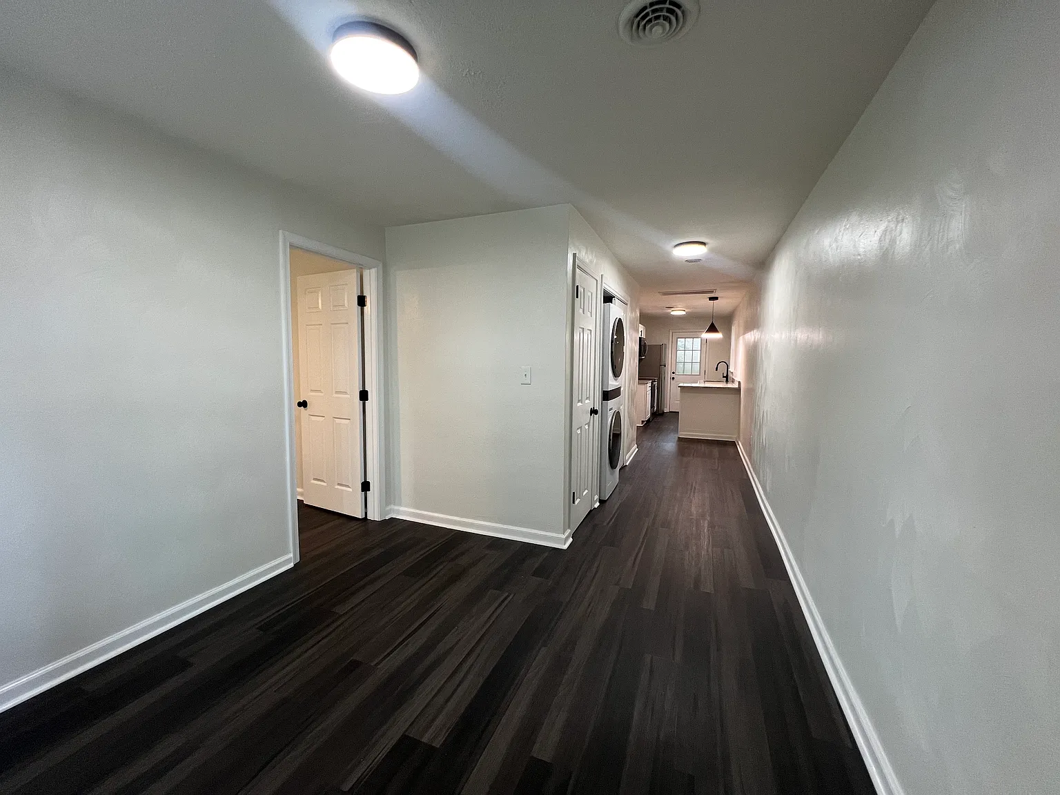 3 bed, 800 sqft, $1,700 — Photo 2