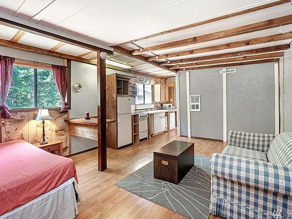 Studio living area/Kitchen