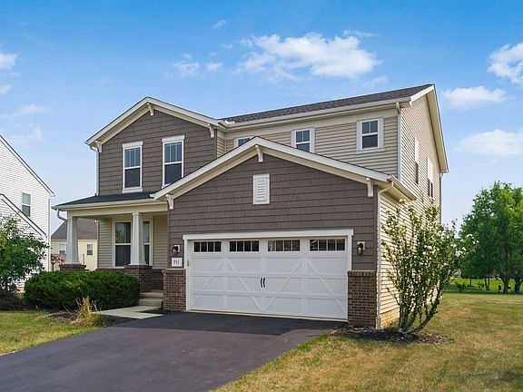 3rd image of 951 Rooks Cir
