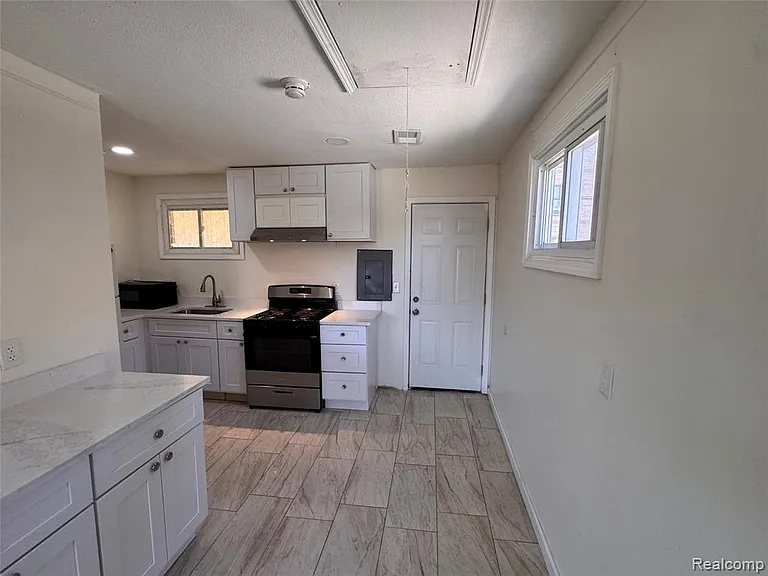 17611 Clarann St — Photo 3