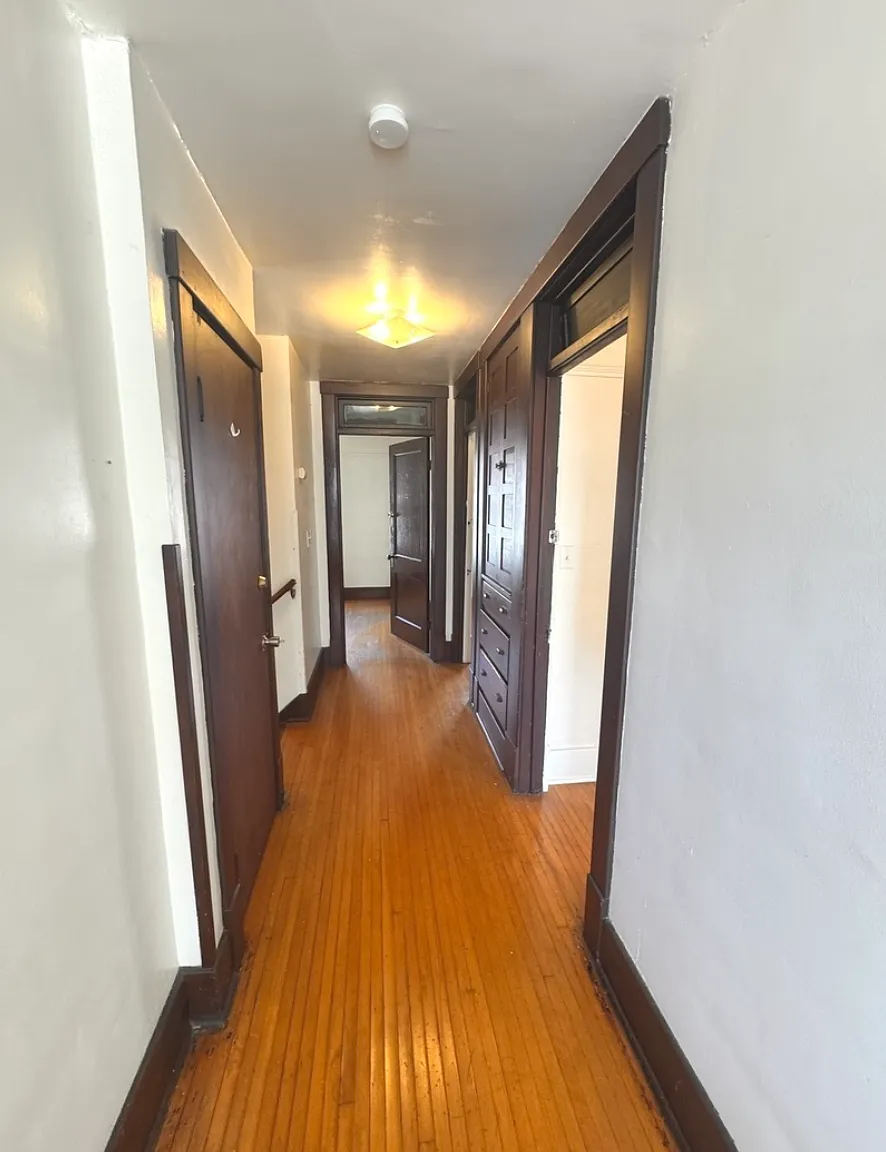 6 bed, 2700 sqft, $2,300 — Photo 4