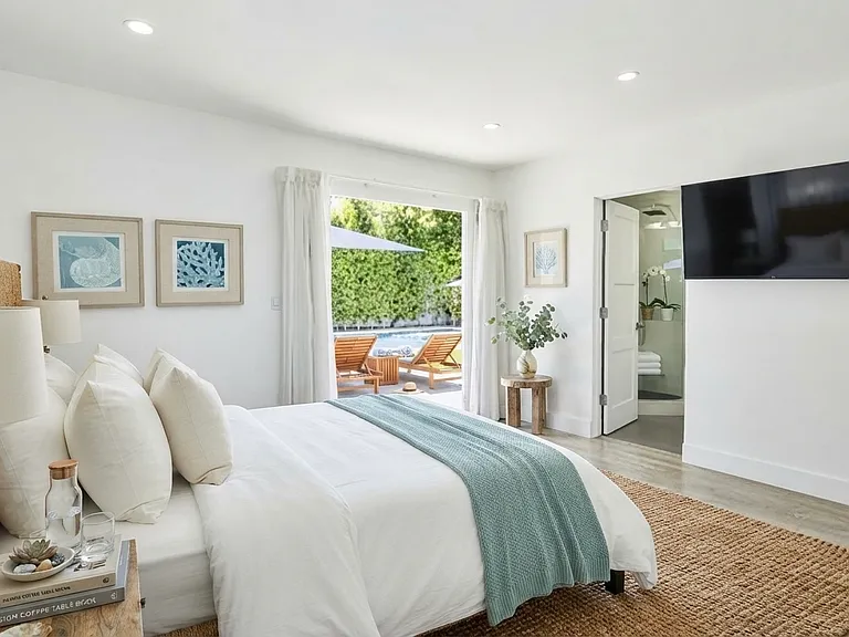5657 Wilkinson Ave — Photo 13