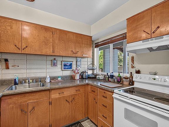 5th image of 737 Stevens St APT 109