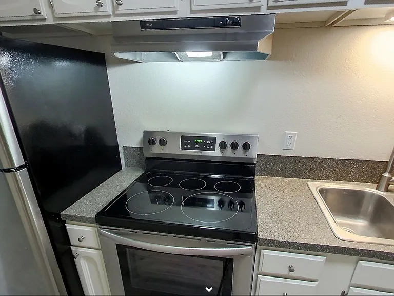 Parkwood Apartments — Photo 6