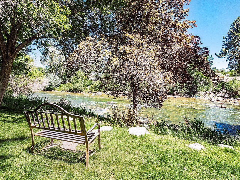 River view in front of the apartment