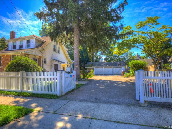 81 Notre Dame Avenue, Hicksville, NY 11801