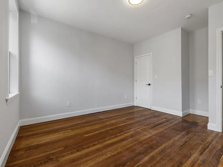 131 Cottage St — Photo 9