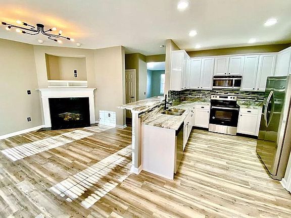 3rd image of 6917 Havenmoor Pl