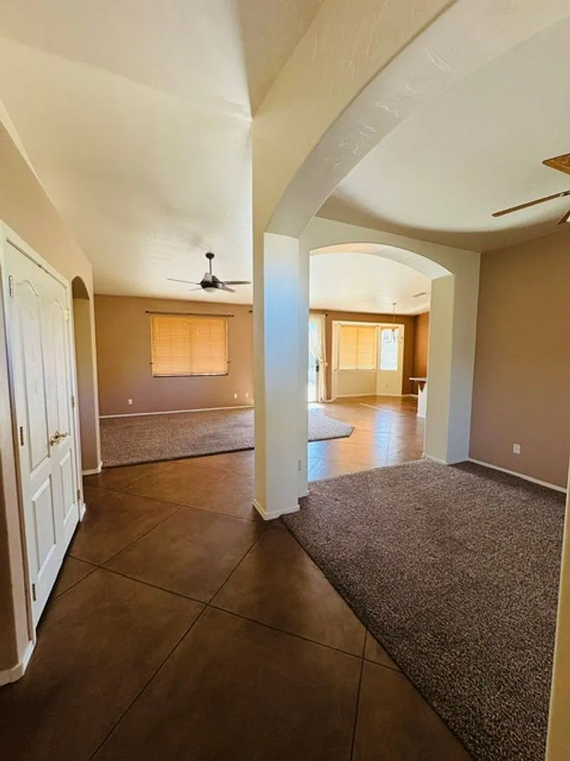 **Available After 11/30 Oro Valley- 4 Bedroom/ 2 Bathroom Home — Photo 2