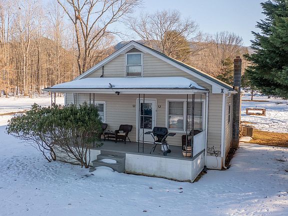 3rd image of 54 Poinsetta Ln