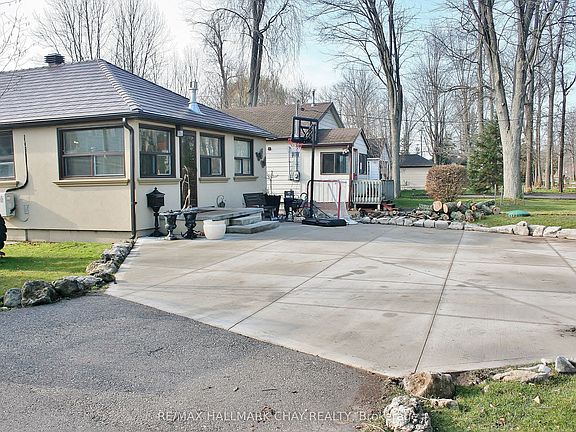 3rd image of 1099 Poplar Rd