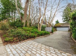 351 Interstate Highway U Willets Rd, Roslyn Heights, NY 11577