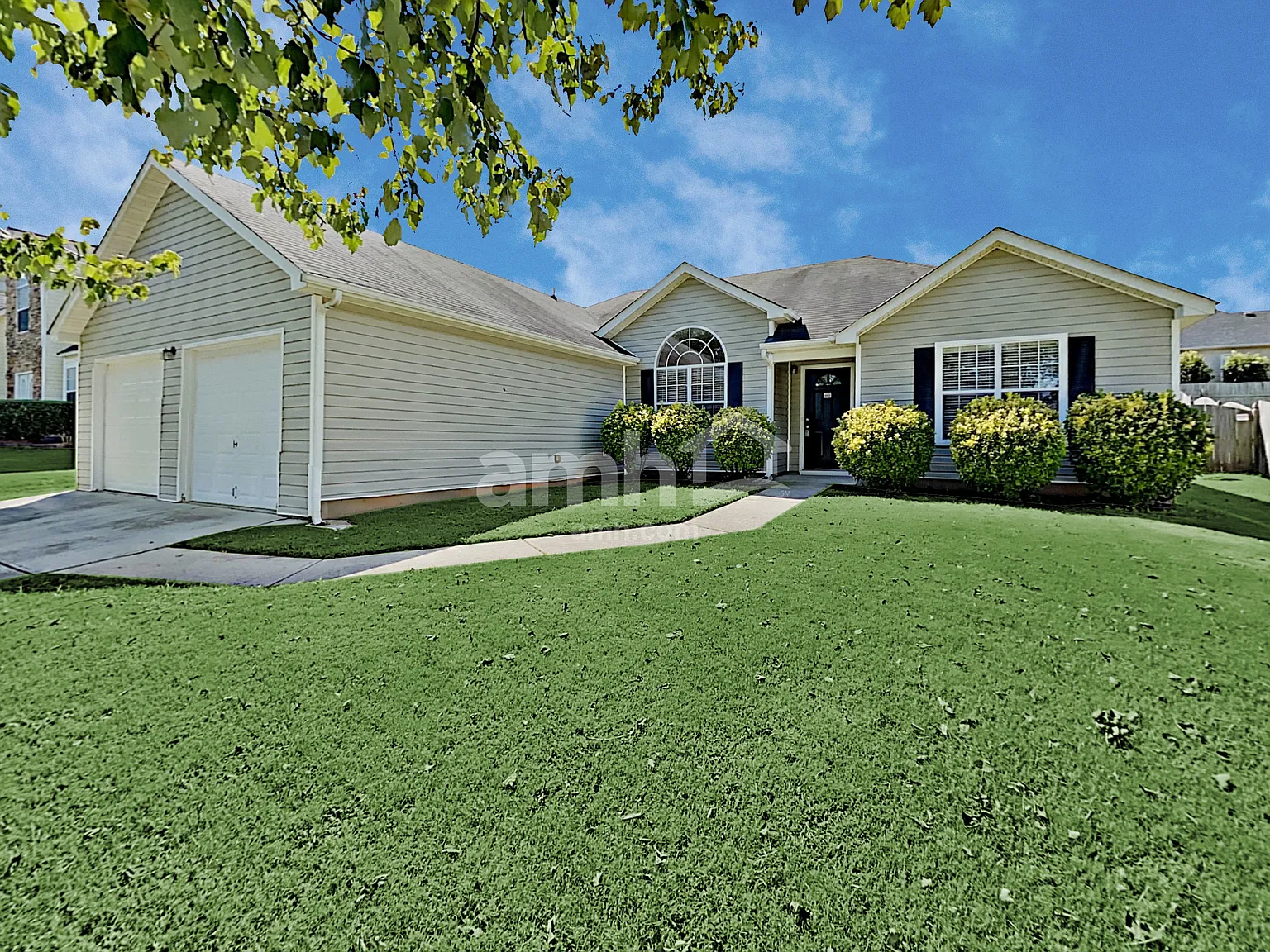 3 bed, 2.0 bath, 1608 sqft, $2,055 — Photo 1