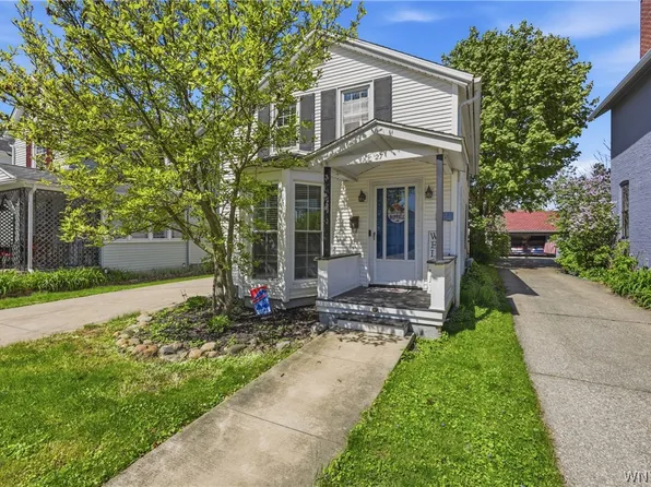 27 Church St, Lancaster, NY 14086