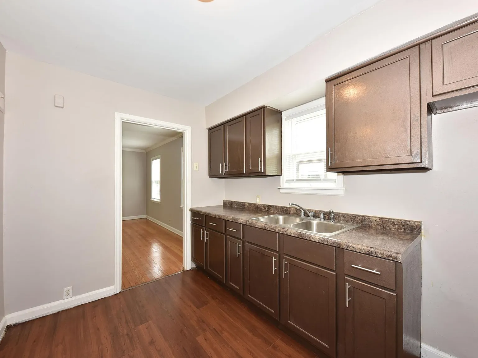 2 bed, 950 sqft, $1,195 — Photo 3