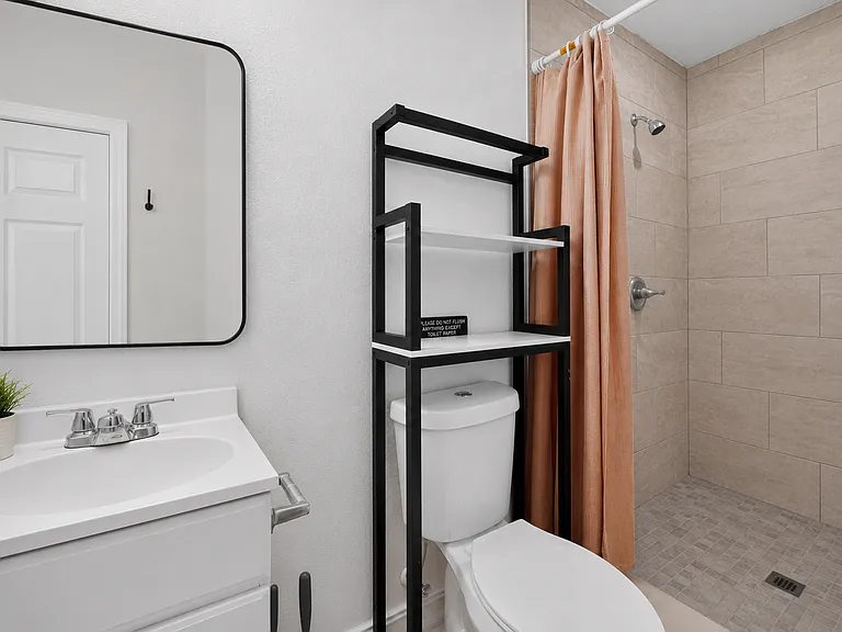 1403 W 22nd St — Photo 8