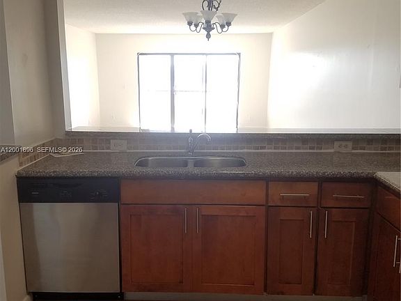 5th image of 310 Racquet Club Rd APT 204
