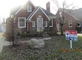 1867 Manchester Blvd, Grosse Pointe Woods, MI 48236