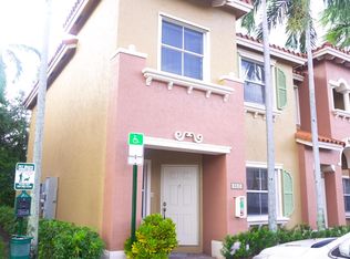652 SW 107th Ave, Pembroke Pines, FL 33025