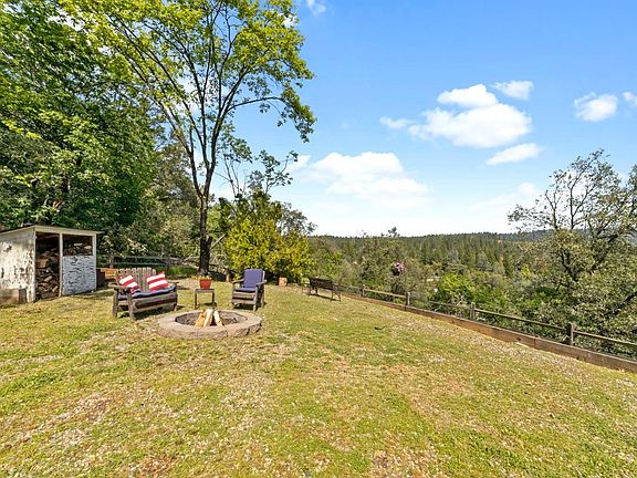 5th image of 3145 Lois Ln