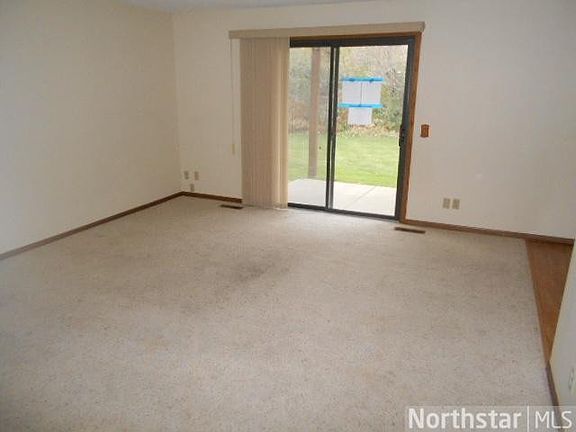 3rd image of 967 Heritage Ct E