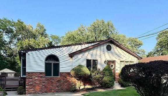 3rd image of 2123 Locust St