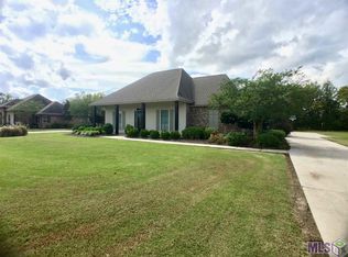 670 Esperanza Dr, Port Allen, LA 70767