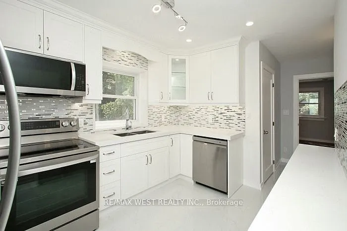 420 Annette St #UPPER LEVEL — Photo 6