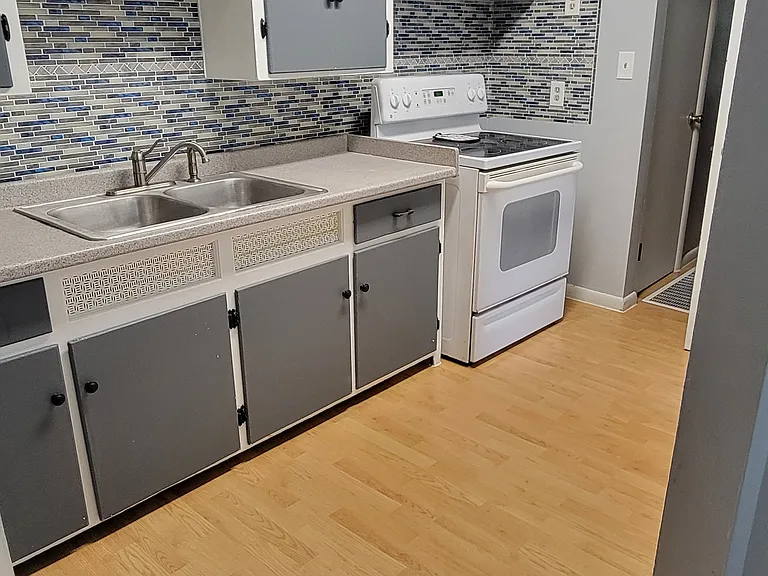 2455 Winwood Ave — Photo 5