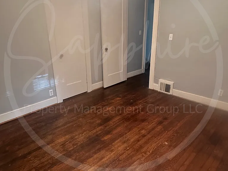 2404 E 67th Ter — Photo 16