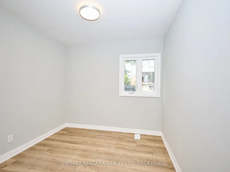 19 Maccabee Ave #LOWER — Photo 16