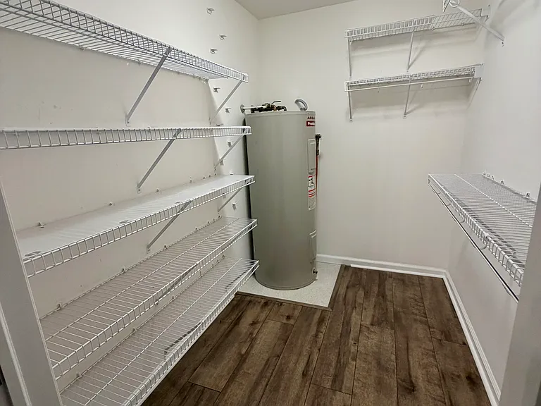 1515 N Van Buren St #403 — Photo 17