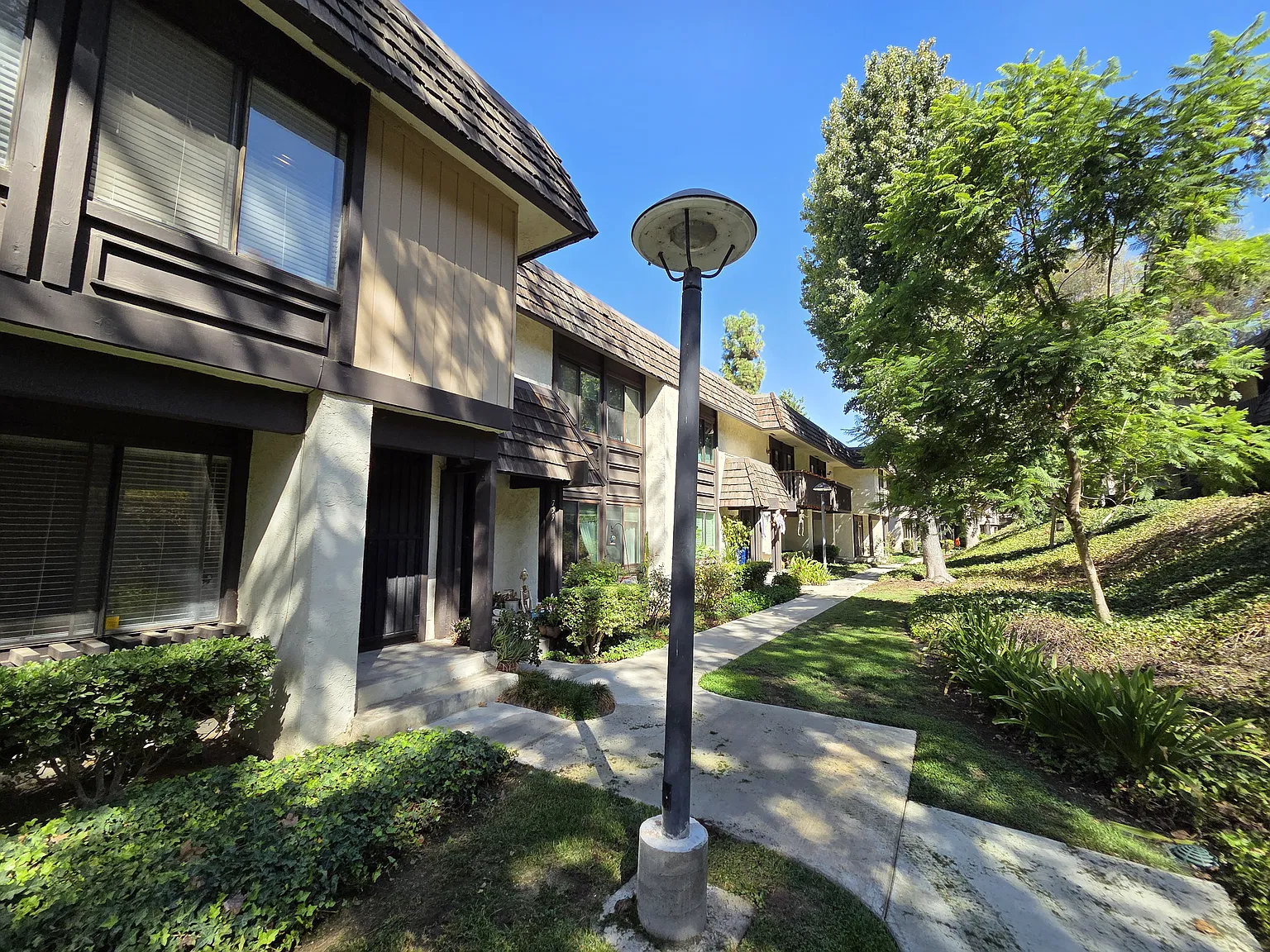 4 bed, 1393 sqft, $3,600 — Photo 1