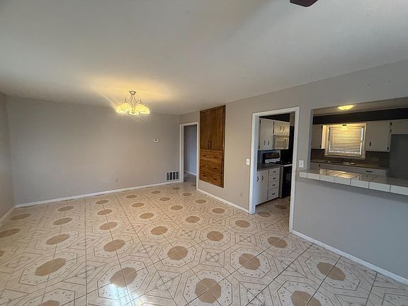 5th image of 626 N Calhoun Ave