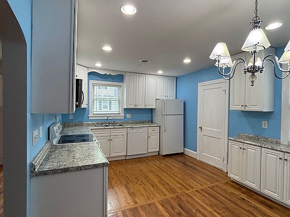 4th image of 2609 Lafayette Ave