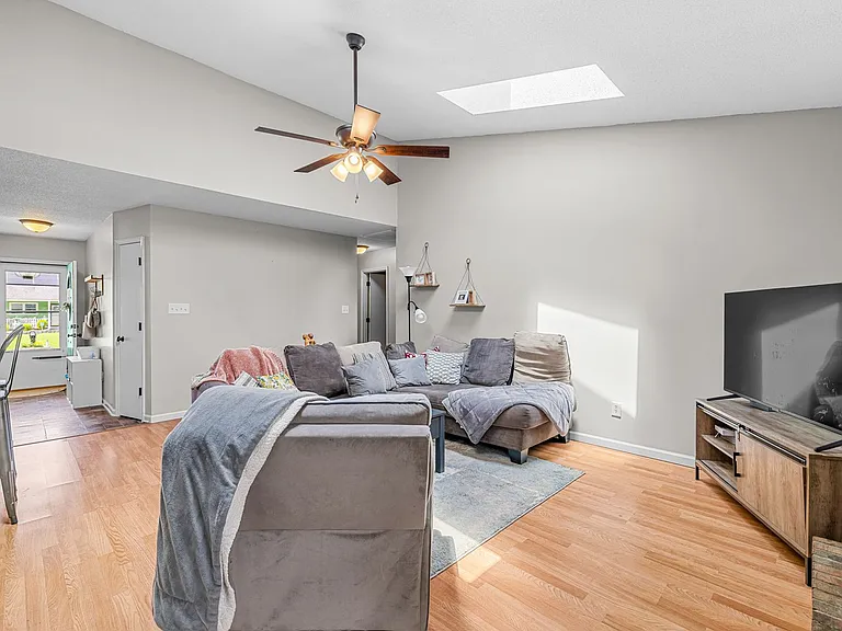 132 Stonemark Ct — Photo 10