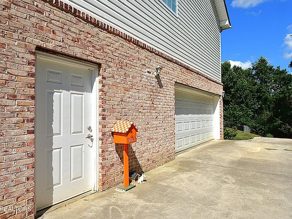 3rd image of 110 Overlook Ln