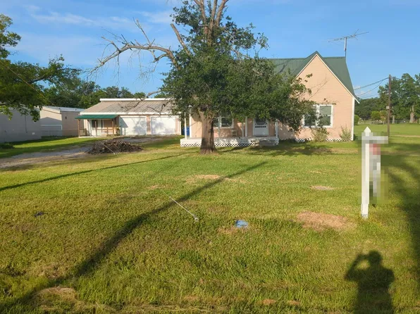 109 Maple St, Highlands, TX 77562