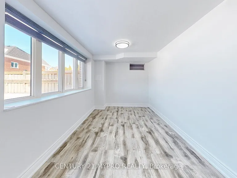 13 Manor Glen Cres #BASEMENT — Photo 14