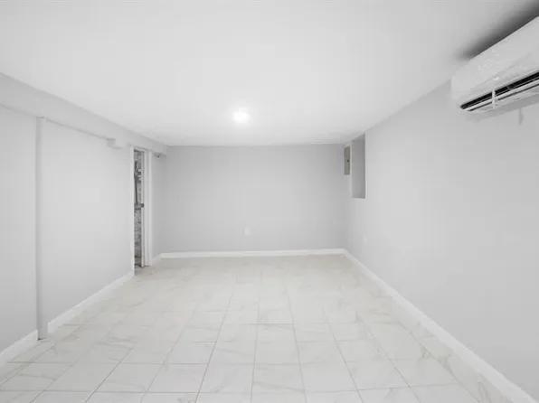 2448 Webb Avenue image 15 of 27