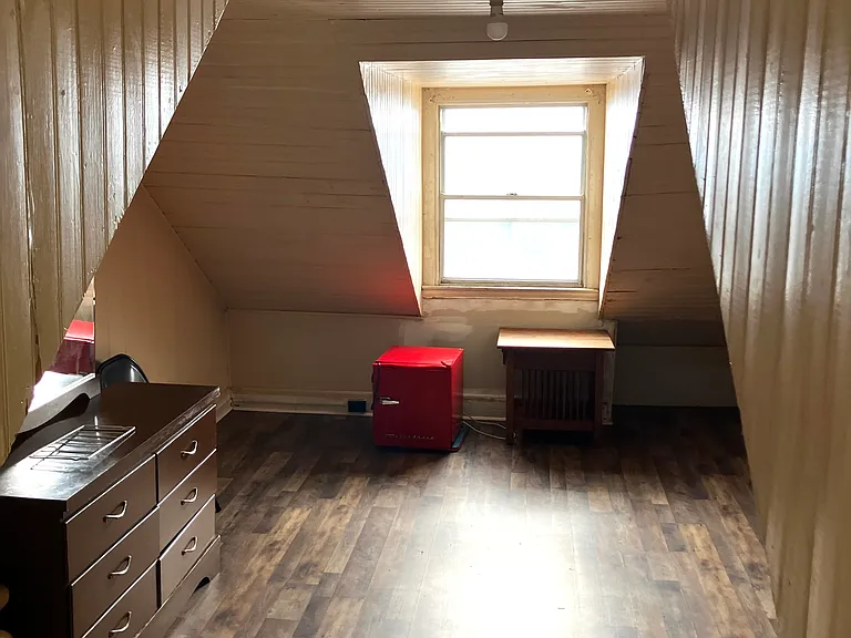 437 Linden St — Photo 4