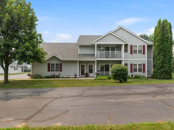 191 Bur Oak LANE #B, Grafton, WI 53024