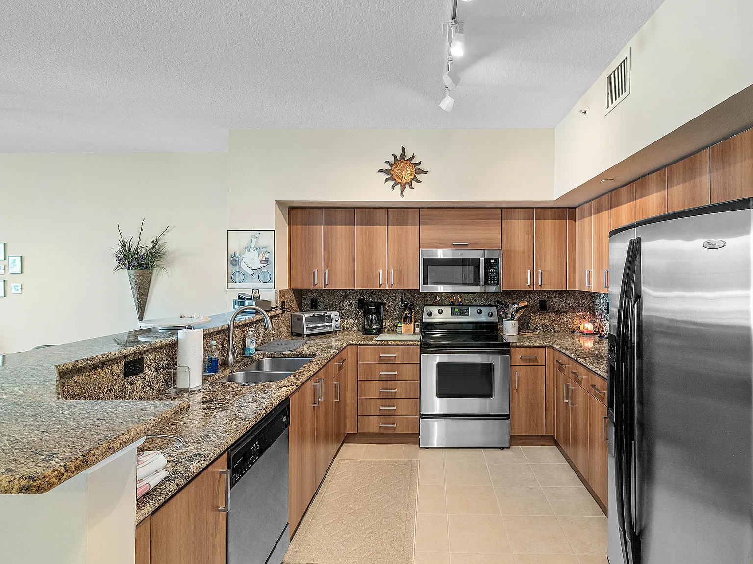 1 bed, 1.0 bath, 864 sqft, $3,000 — Photo 4