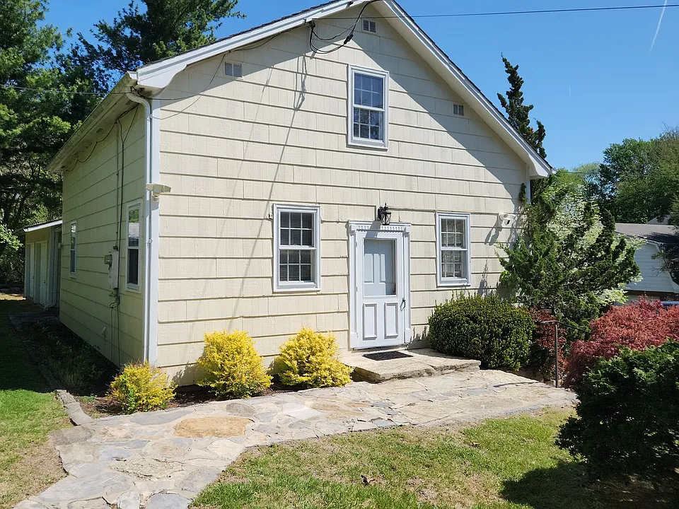 25 Old Martinsburg Rd