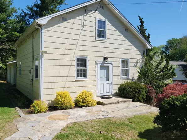 25 Old Martinsburg Rd, Shepherdstown, WV 25443